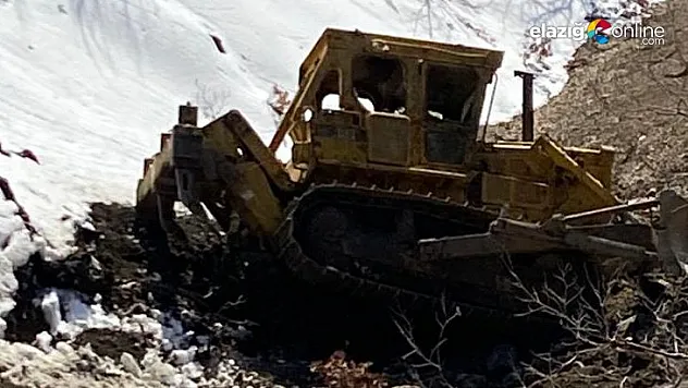 Uçuruma yuvarlanan dozerde operatör hayatını kaybetti