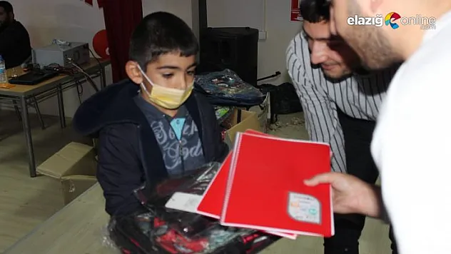 Ülkü Ocaklarından Çemişgezek'teki okullara giysi ve kırtasiye yardımı