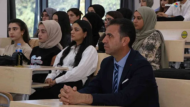 Üniversite öğrencilerine sosyal hizmet uygulamaları semineri