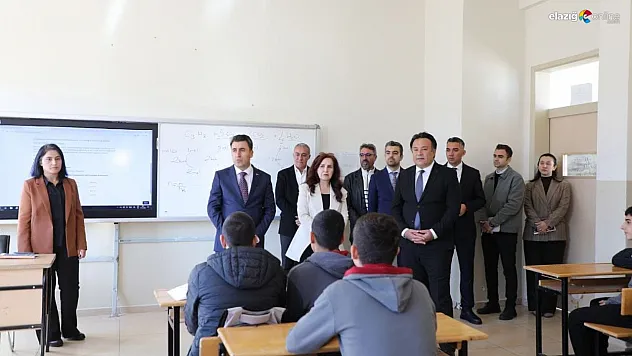 Vali Aygöl, öğrencilerle bir araya geldi