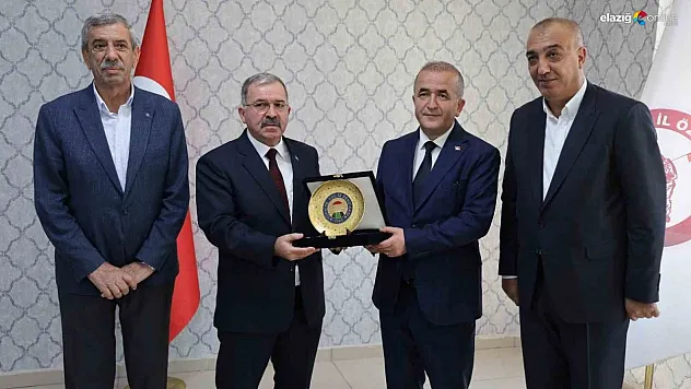 Elazığ İl Özel İdaresi'nde emeklilik töreni: 32 personel onurlandırıldı