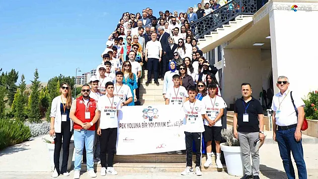 Elazığ'da Eğitime Anlamlı Dokunuş: Vali Hatipoğlu Öğrencilerle Sahada!