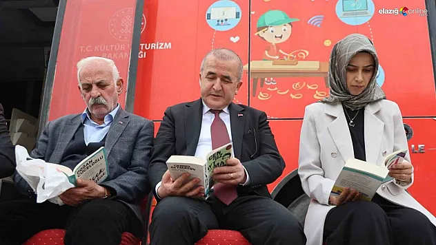 Elazığ'da Kitap Okuma Seferberliği Başladı: Vali Hatipoğlu Kitap Okuyarak Vatandaşlara İlham Verdi!