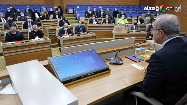 Vali Toraman, muhtarlarla bir araya geldi