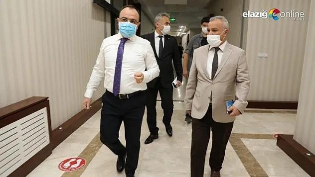 Vali Yırık denetimde, vatandaşın işinin hızlı ilerlemesi için talimat verdi