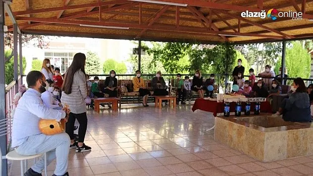 Vali Yırık'ın eşi Ayşe Yırık, çocuklarla bir araya geldi