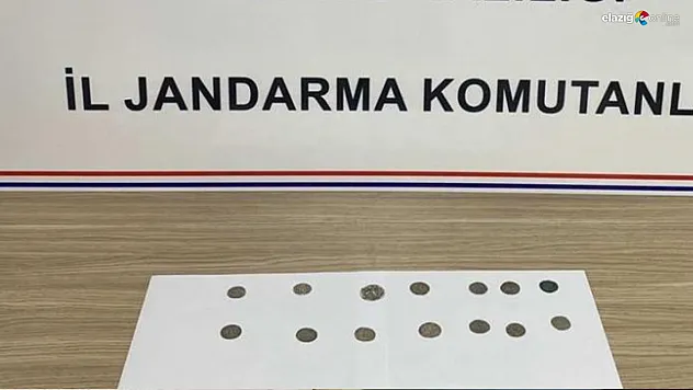 'Vasıf' kokladı, peçeteye sarılı 14 adet sikke ele geçirildi
