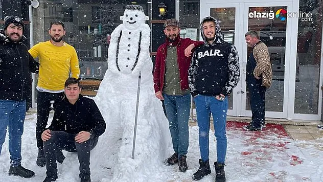Vatandaşlar yaptıkları kardan adamlarla yeteneklerini konuşturdu