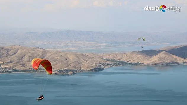 Yamaç paraşütçülerinin gözde mekanı Hazarbaba Dağı