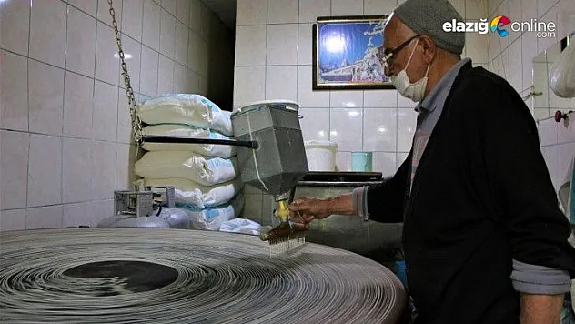 25 yaşında başladığı tel kadayıf mesleğini 50 yıldır devam ettiriyor