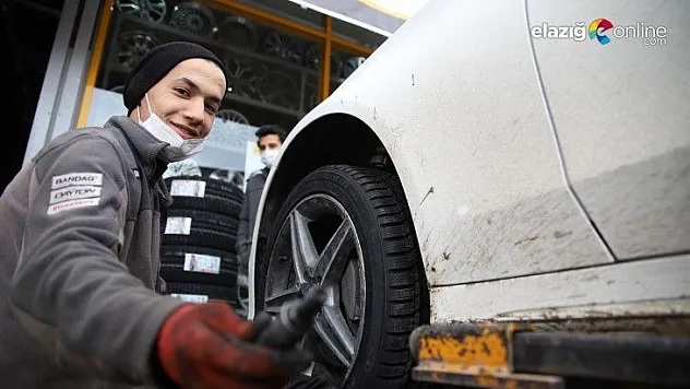 Yasak başlamadan oto lastikçilerde yoğunluk başladı