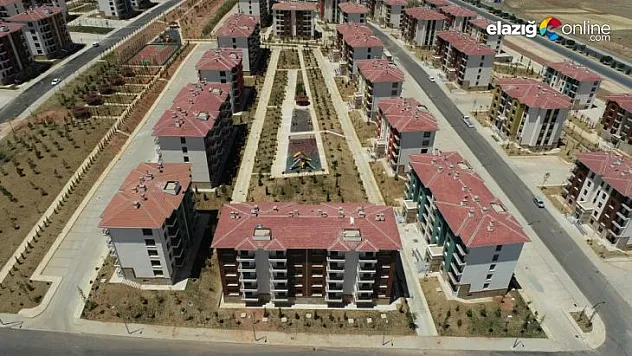 Yeni evlerine kavuşan depremzedelerin yüzü gülüyor