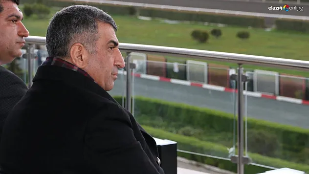 Yeni sezonun ilk yarışını vekil Erol hipodromda izledi