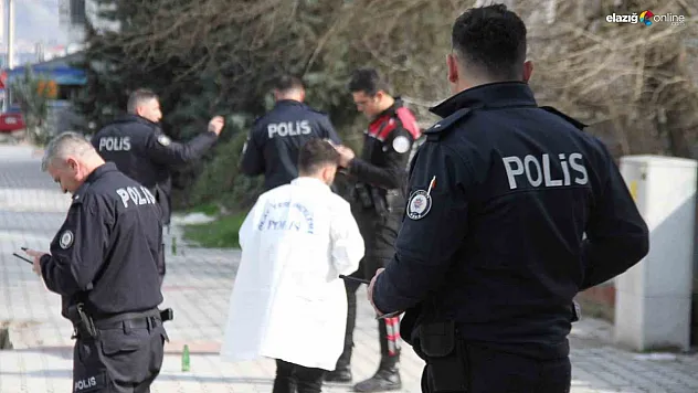 Yolda gördükleri husumetlilerine kurşun yağdırdılar: 1'i ağır 2 yaralı