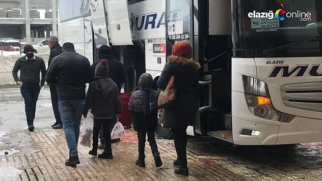 Yolların açılmasıyla vatandaşlar otogara akın etti