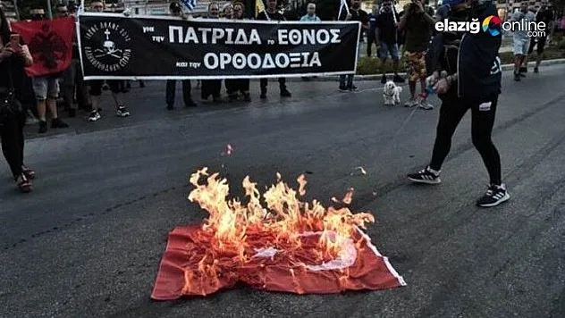 Yunanistan'da 'Ayasofya' tepkileri sürüyor! Türk bayrağını yaktılar