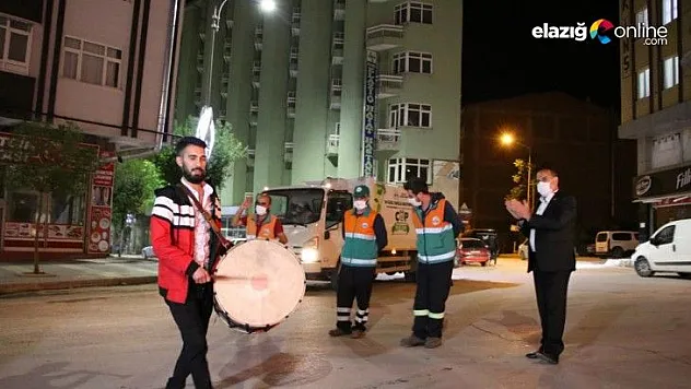 Geleneksel 23.sahur halayı'nın tadını temizlik görevlileri çıkardı