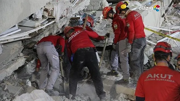 İzmir umut sessizliğine büründü