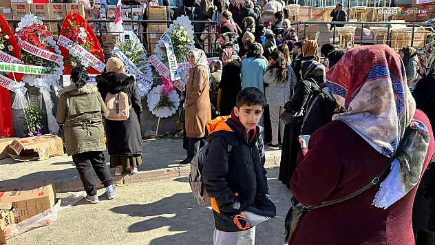 Mağaza açılışında indirimi duyan koştu, izdiham yaşandı