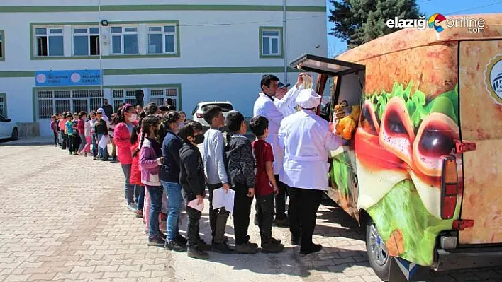 Kantini bulunmayan köy okulları için 'Kantinbüs' yollarda