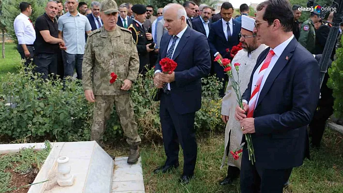 15 Temmuz şehitleri Diyarbakır'da dualarla anıldı