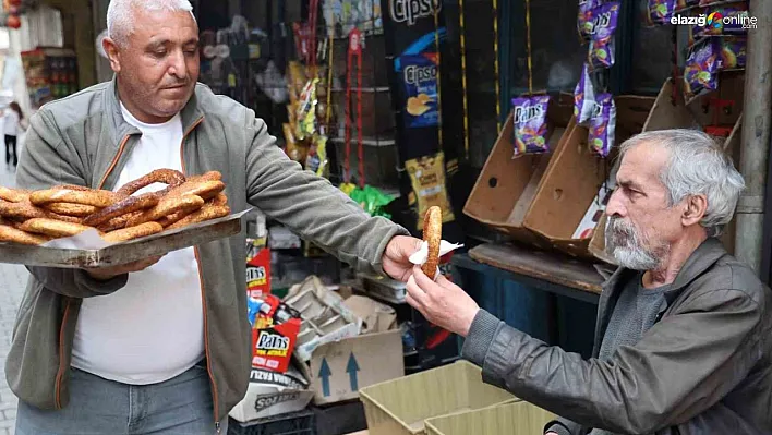 20 yıl simit sattı, 49 yaşında atanınca annesi inanmadı