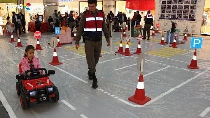 Çocuklar, trafik kurallarını eğlenerek öğrendi