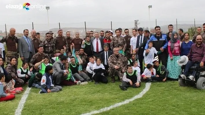Engelli çocuklar özel harekatçılarla bir araya geldiler