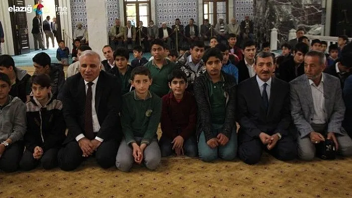 Vali Baba öğrencilerle saf tuttu!