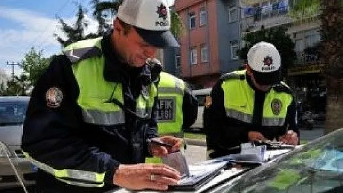 3 araç trafikten men edildi