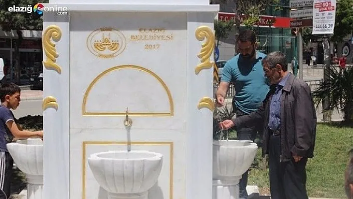 Çeşme, hem sevindirdi hem serinletti