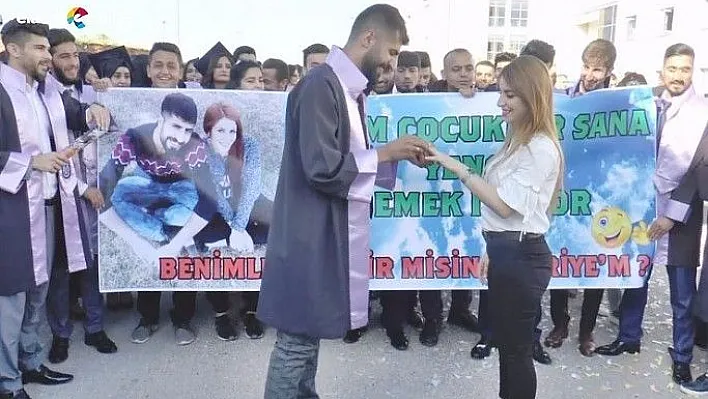 Mezuniyet töreninde sürpriz teklif