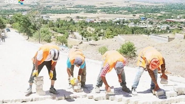 Mezarlıklar parke taşları ile daha temiz