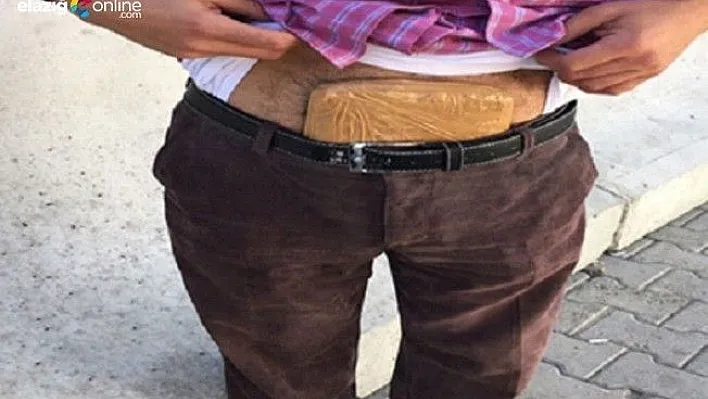 Vücuduna sakladığı esrarla yakalandı