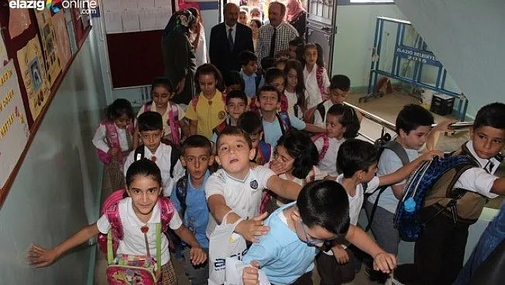 Elazığ'da 125 bin öğrenci ders başı yaptı