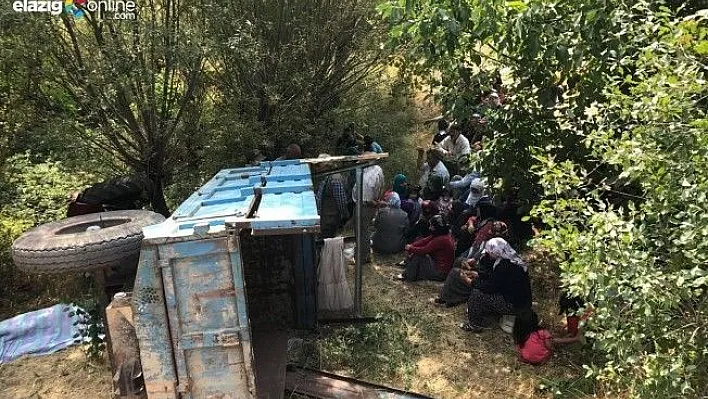 Traktör şarampole yuvarlandı: 2 ölü, 4 yaralı
