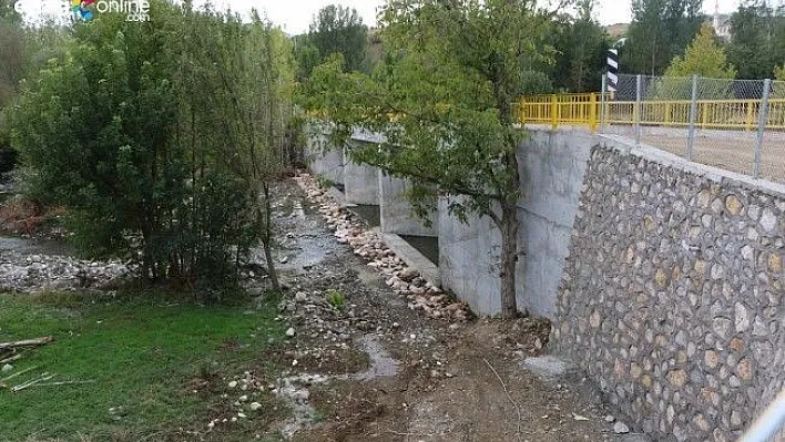 50 metre uzunluğundaki köprü, ulaşımı 7,5 kilometre kısalttı