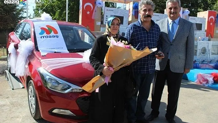 Dalga geçiyorlar zannetti 'araba' kazandı