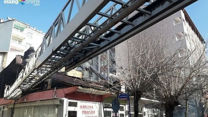 Karakoçan'da 6 iş yerinin çatısı yandı
