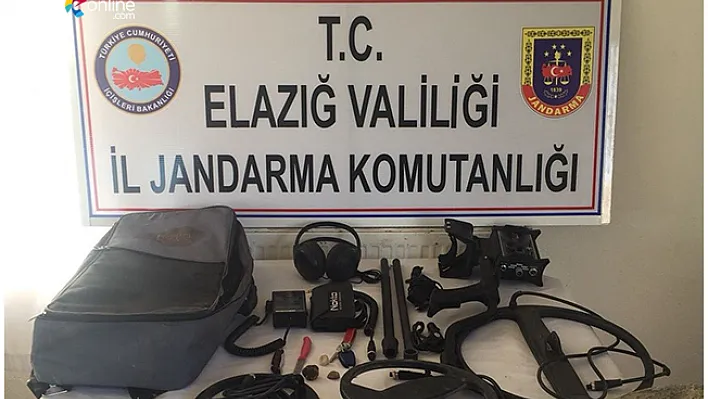 Baskil'de  2 şüpheli kazı malzemesi ile yakalandı