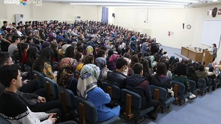 Elazığ'da &quotBilimde Kadın" paneli düzenlendi