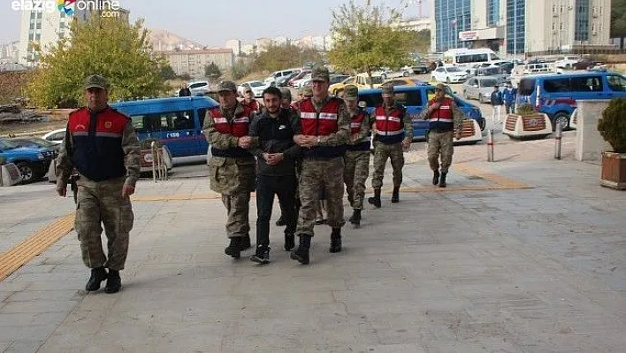 Türk bayrağından iğrenen FETÖ sanıkları