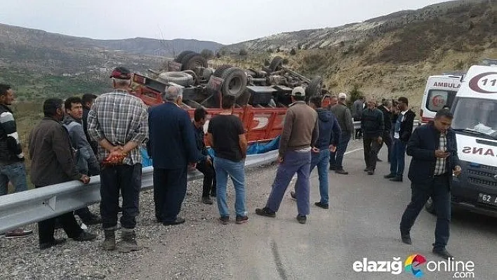 Çemişgezek'te Kamyonet Ters Döndü!