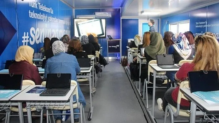Türk Telekom Eğitim tırı Elazığ'da