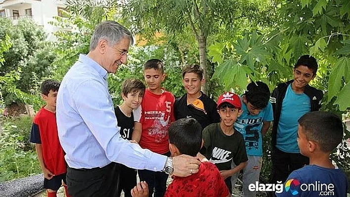 Başkan Yanılmaz, çocuklarla park temizledi