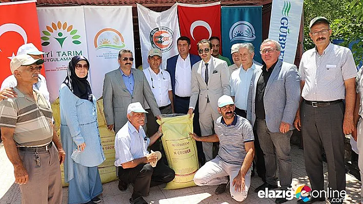 Ağın'da badem üreticilerine gübre dağıtımı yapıldı