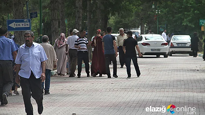 Arefe günü mezarlıklar ziyaretçilerle doldu