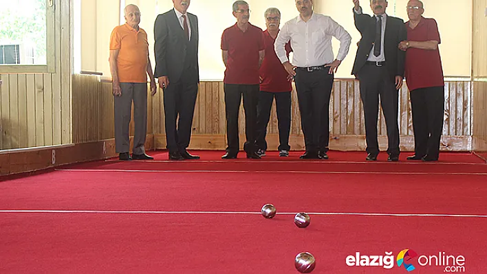 Vali GAKGO, bayramlaşmada huzurevi sakinleriyle &quotBocce" oynadı