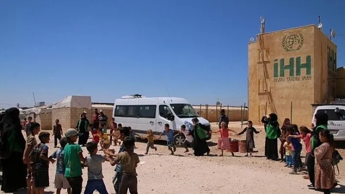 Elazığ'dan gelen yardımları görünce gözyaşlarına hakim olamadılar