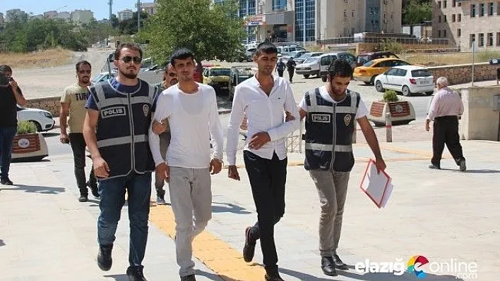 Elinde çaldığı televizyonla polise yakalandı